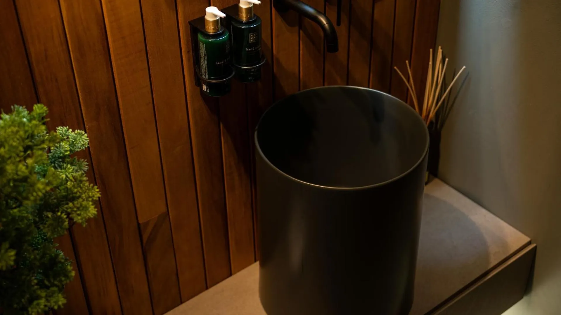 Win Herastrau - Luxury Jungle Vibes 2Br Apartment - Private Parking Bukarest