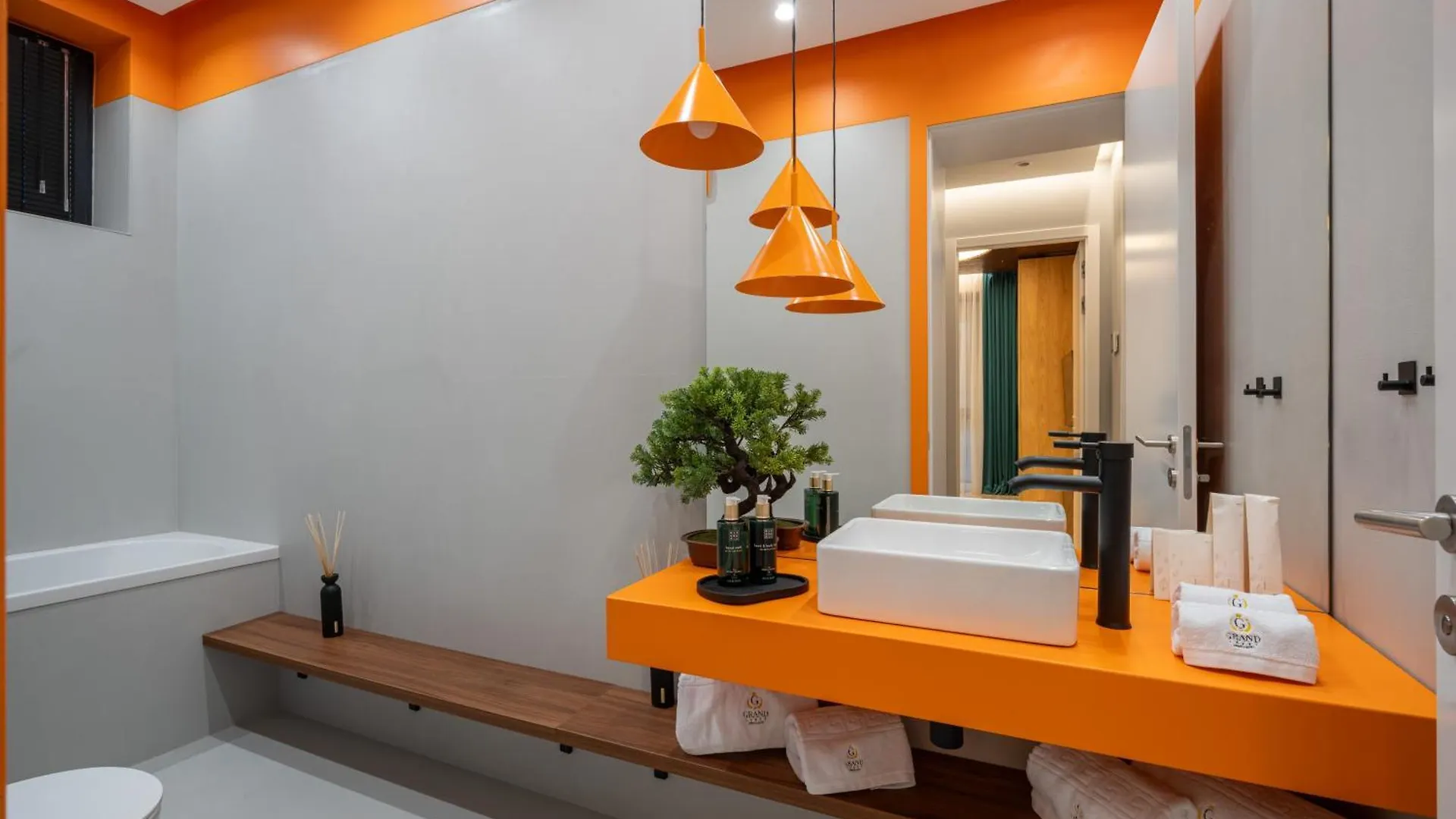 Win Herastrau - Luxury Jungle Vibes 2Br Apartment - Private Parking Bukarest