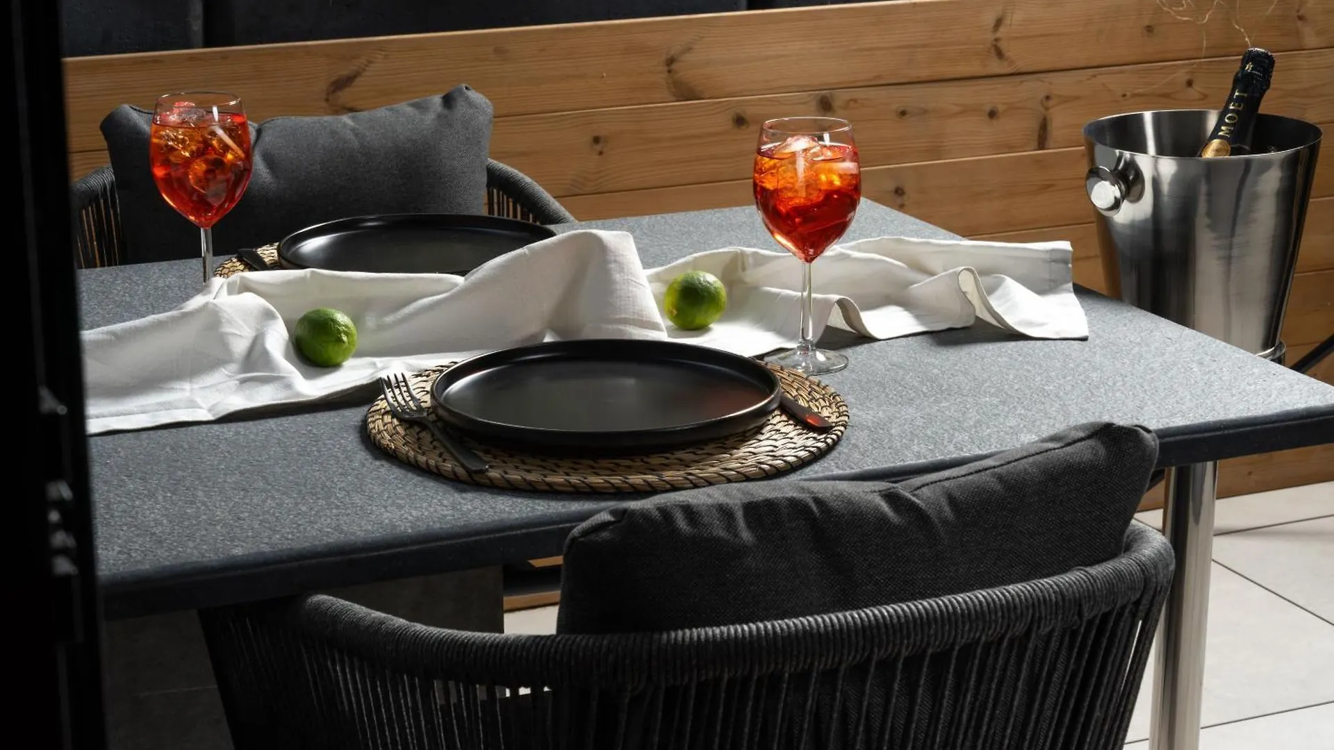 Win Herastrau - Luxury Jungle Vibes 2Br Apartment - Private Parking Bukarest